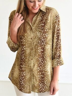 Buddy Love Portia Loose Fit Button Up Fawn Print Top. Size Small.